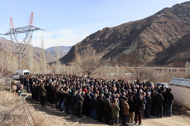 Kanser hastası yeğenin öldüğünü öğrenen amcanın kalbi bu acıya dayanamadı!