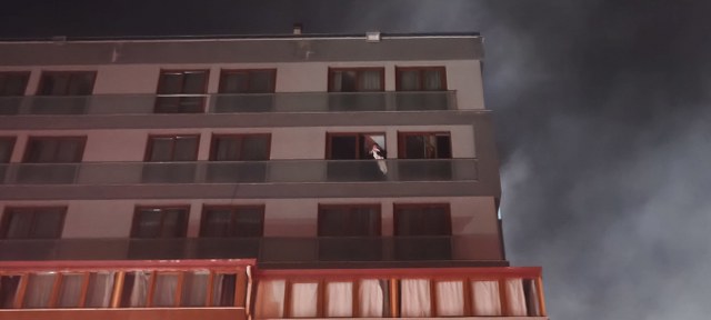 7 katlı rezidansta yangın paniği! Binada mahsur kalanlar var