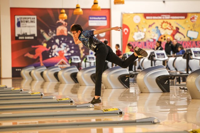 Samsun'da düzenlenen Bowling Gençler Türkiye Şampiyonasında Samsun birinci oldu
