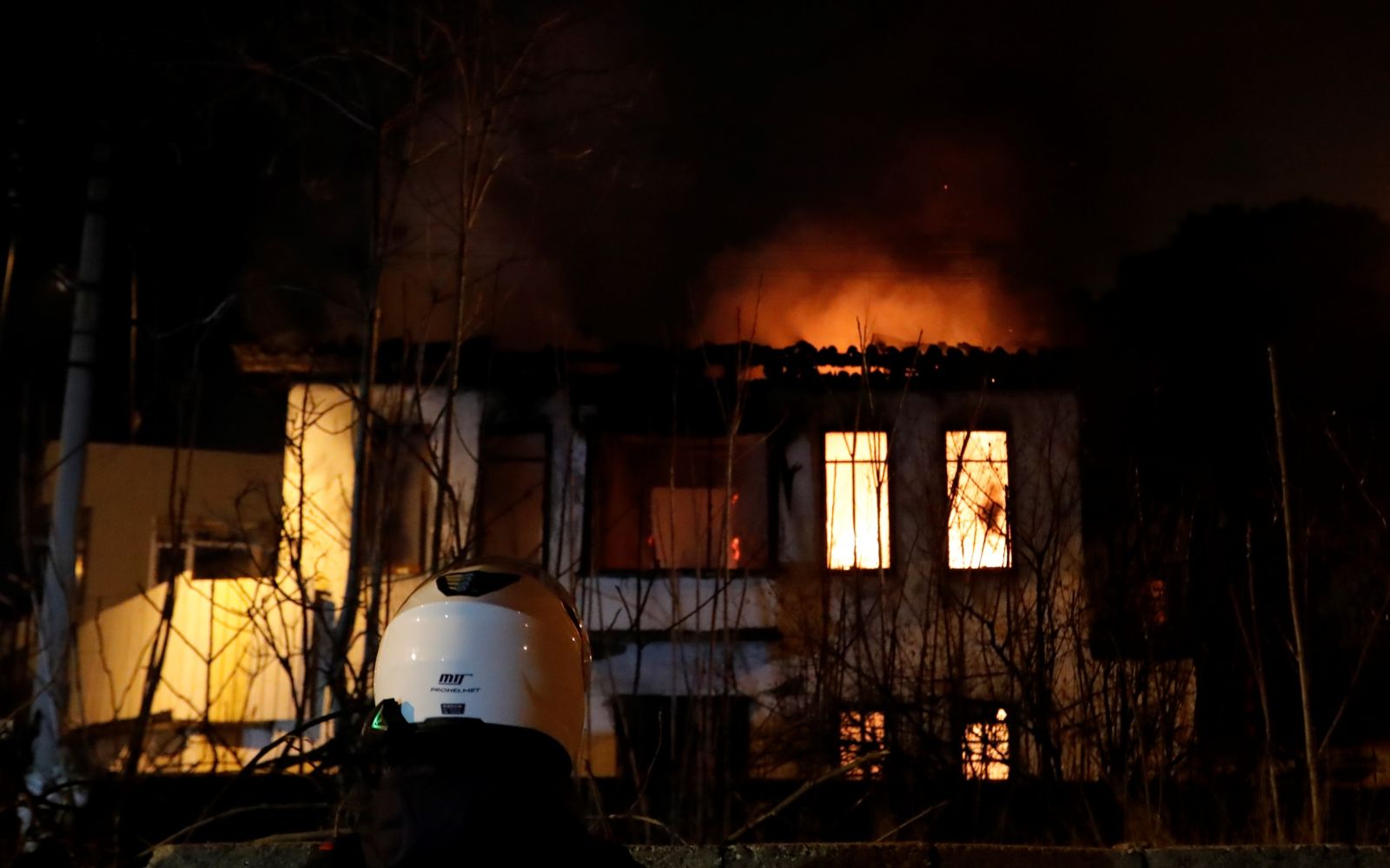 150 yıllık tarihi ev alev alev yandı! Mahalleli sokağa döküldü