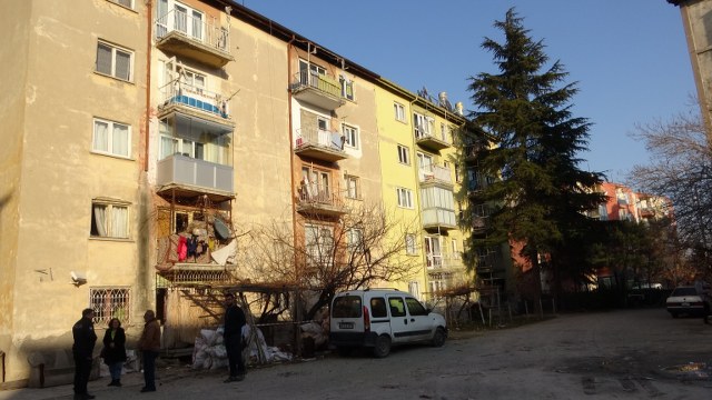 5 katlı apartmanda panik! Çökme riskine karşı boşaltıldı