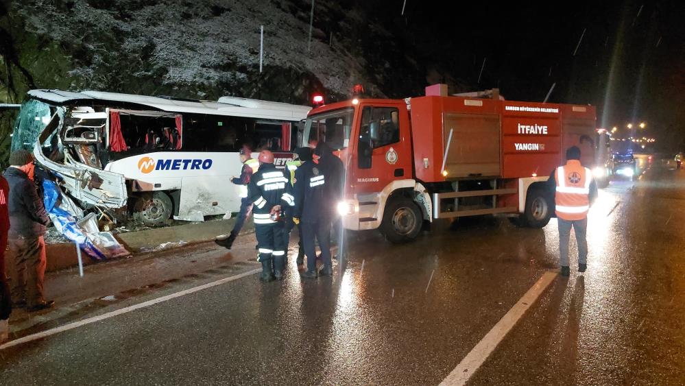 Samsun'da yolcu otobüsü kamyona çarptı! Ölü ve çok sayıda yaralı var