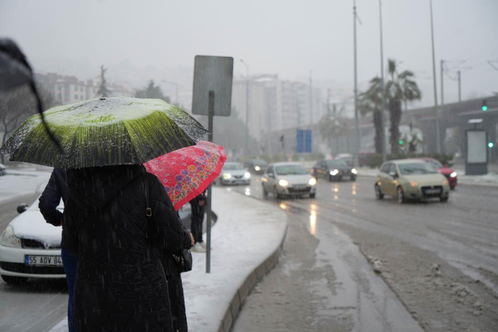 Samsun'da kar yağışı sevinçle karşılandı