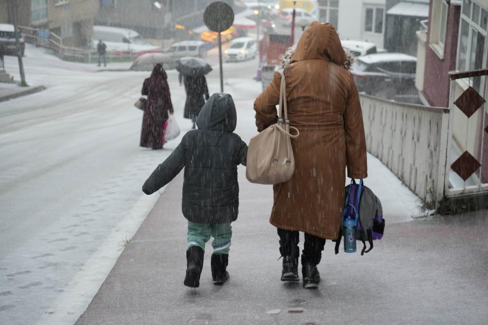 Samsun'da kar yağışı sevinçle karşılandı