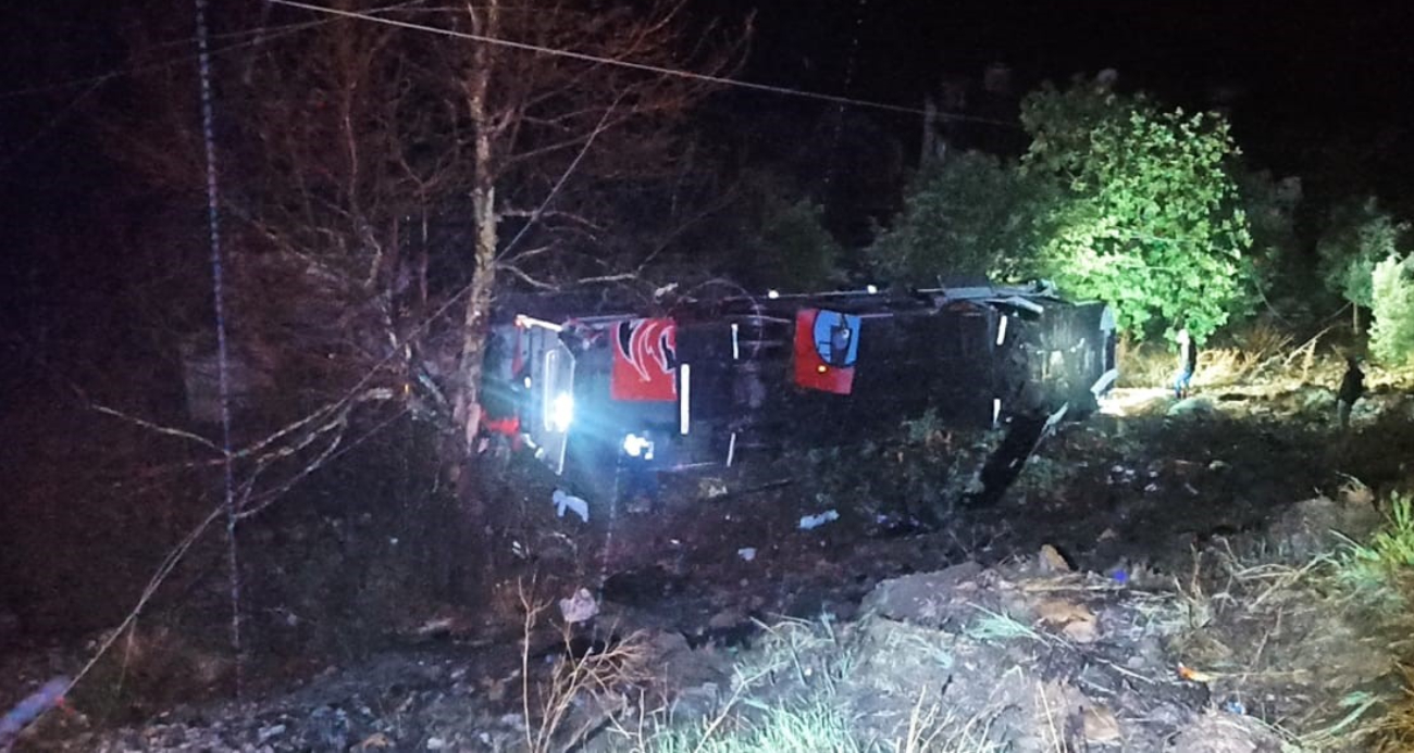 Yolcu otobüsü şarampole uçtu: 10'u ağır 33 yaralı