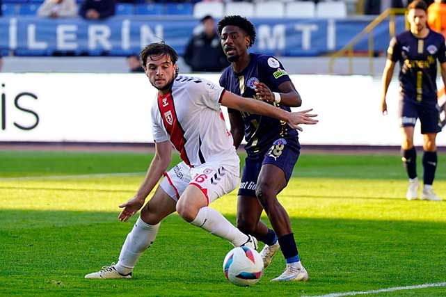 Satka'nın yerine iki isim forma savaşı veriyor