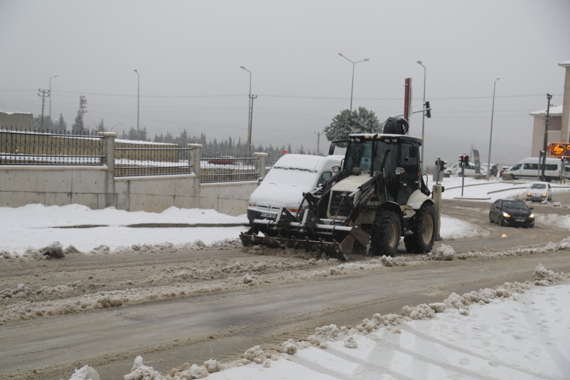 İhsan Kurnaz: Karla mücadelede ekiplerimizle sahadayız