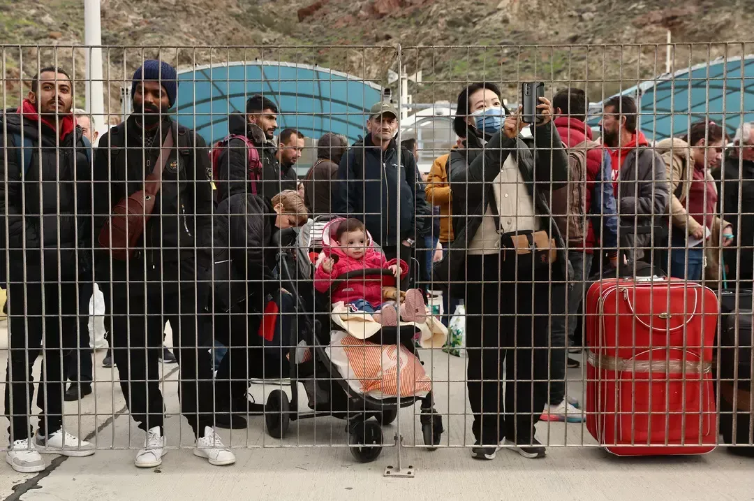 Ege Denizi'nde tsunami riski: Santorini'de OHAL ilan edildi!