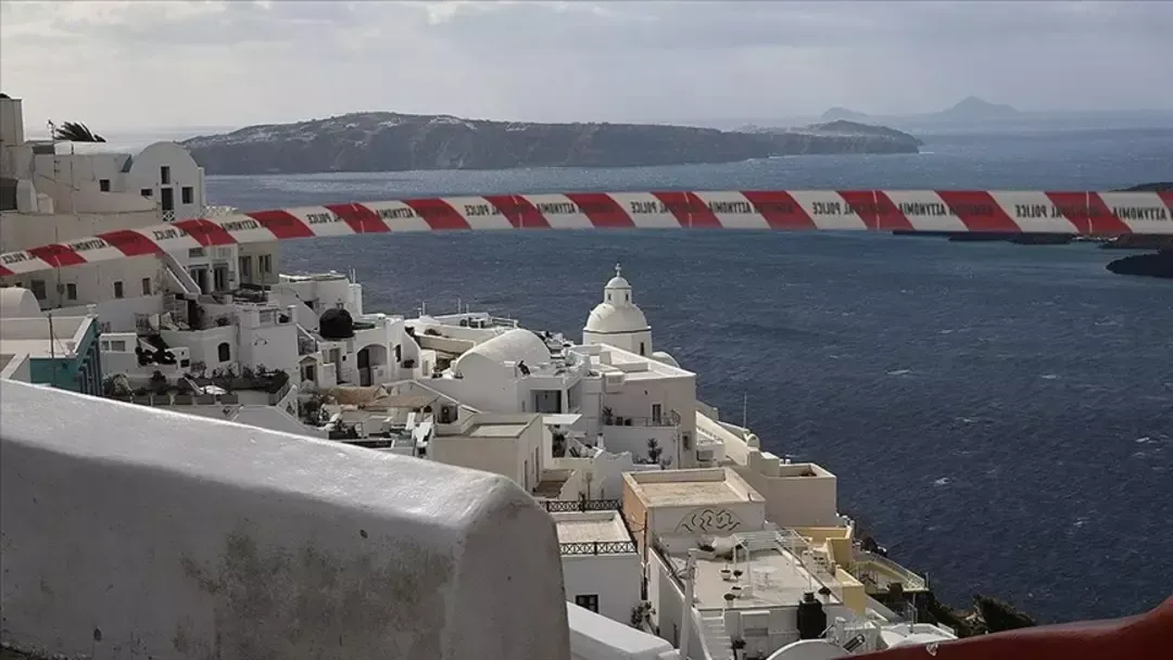 Ege Denizi'nde tsunami riski: Santorini'de OHAL ilan edildi!