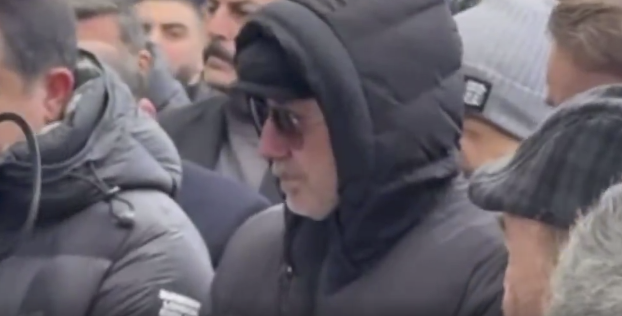 Sergen Yalçın’ın kardeşinin cenaze töreninde Sedat Peker çelengi!