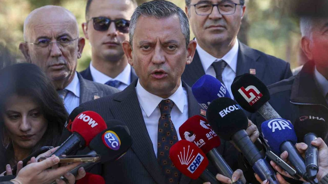 Özel'den Erdoğan'a gündem yaratacak 'Trump' sorusu: "Buna nasıl susuyor?"