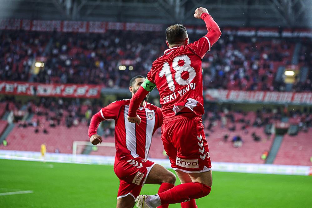  Samsunspor ilk yarıda yüzleri güldürdü