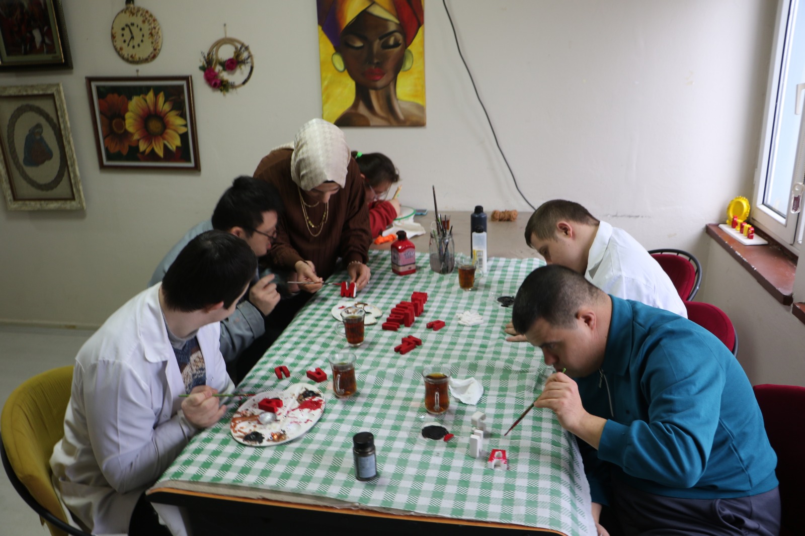 Samsun’da el sanatları ile sosyalleşen down sendromlu gençler, üretip kazanıyor