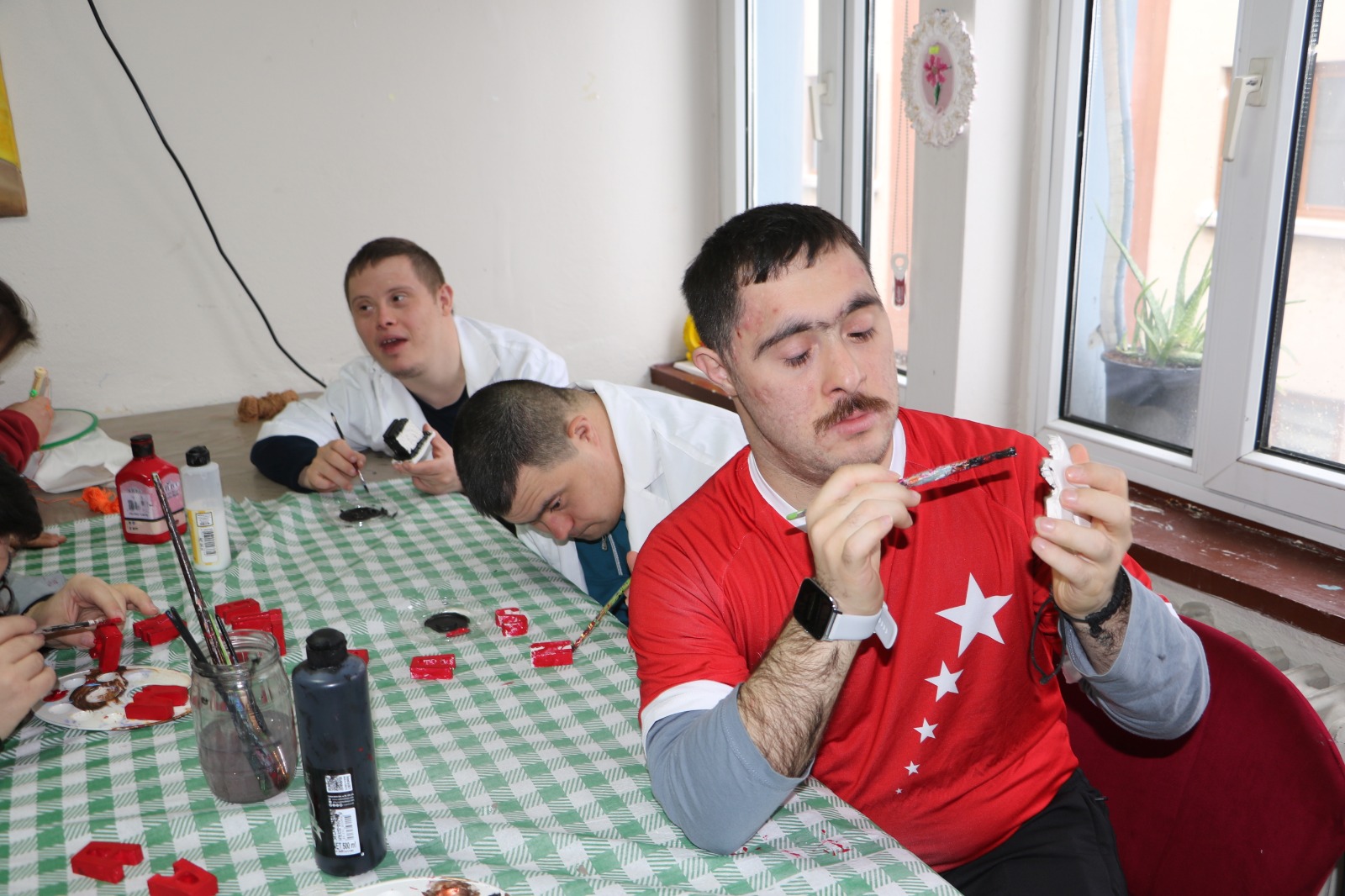 Samsun’da el sanatları ile sosyalleşen down sendromlu gençler, üretip kazanıyor