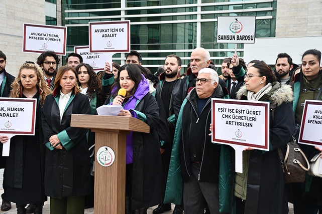 Samsun'da avukatlar ücret tarifesine yapılan artışa tepki gösterdi