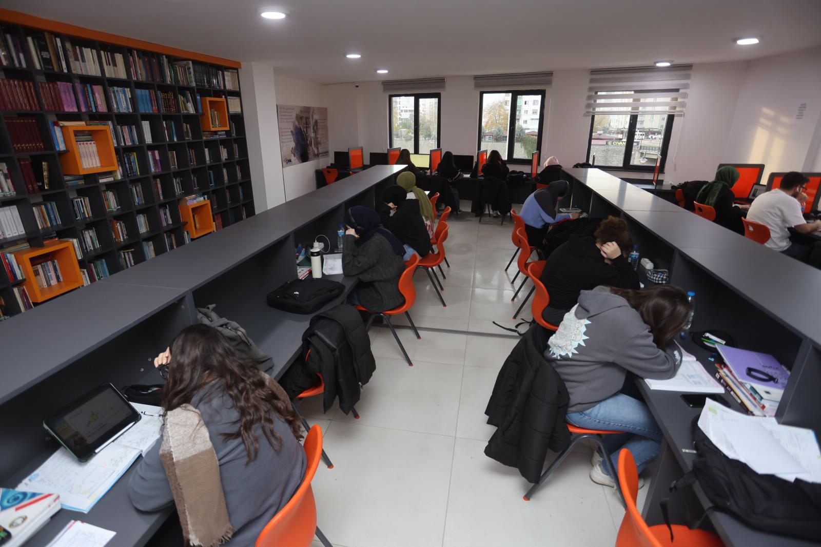 Canik'te 1648 öğrenci kitapla buluştu 