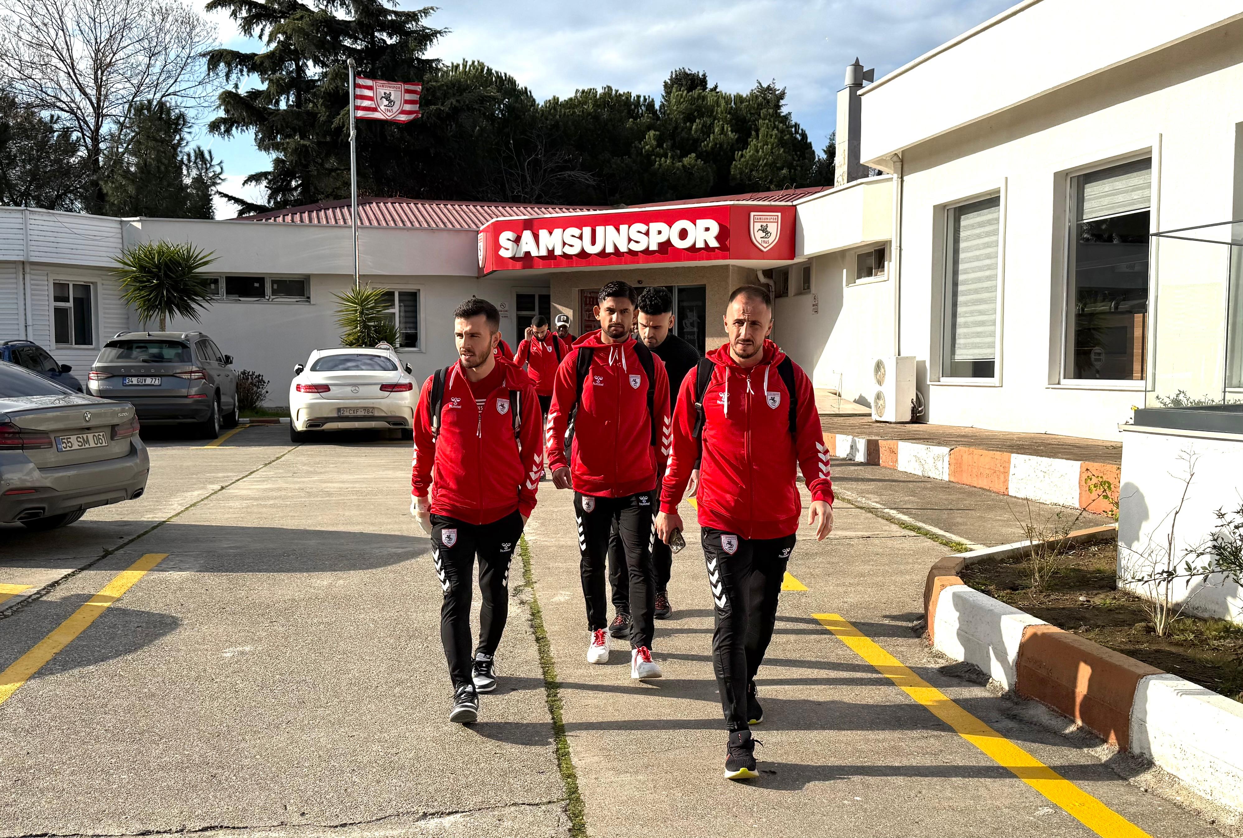 Samsunspor kafilesi Konya'ya gitti