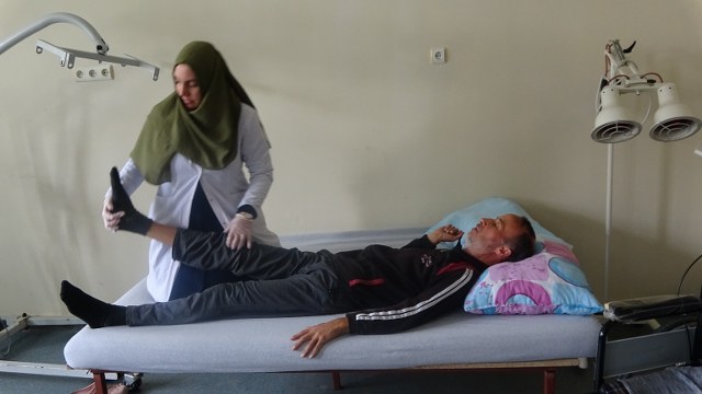 Yürüyemez denilen adam yıllar sonra ayağa kalkarak hayata tutundu