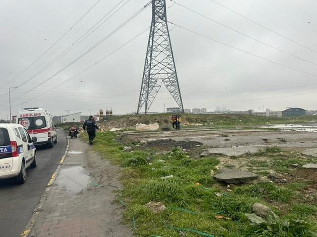 İstanbul'da boş arsada erkek cesedi bulundu