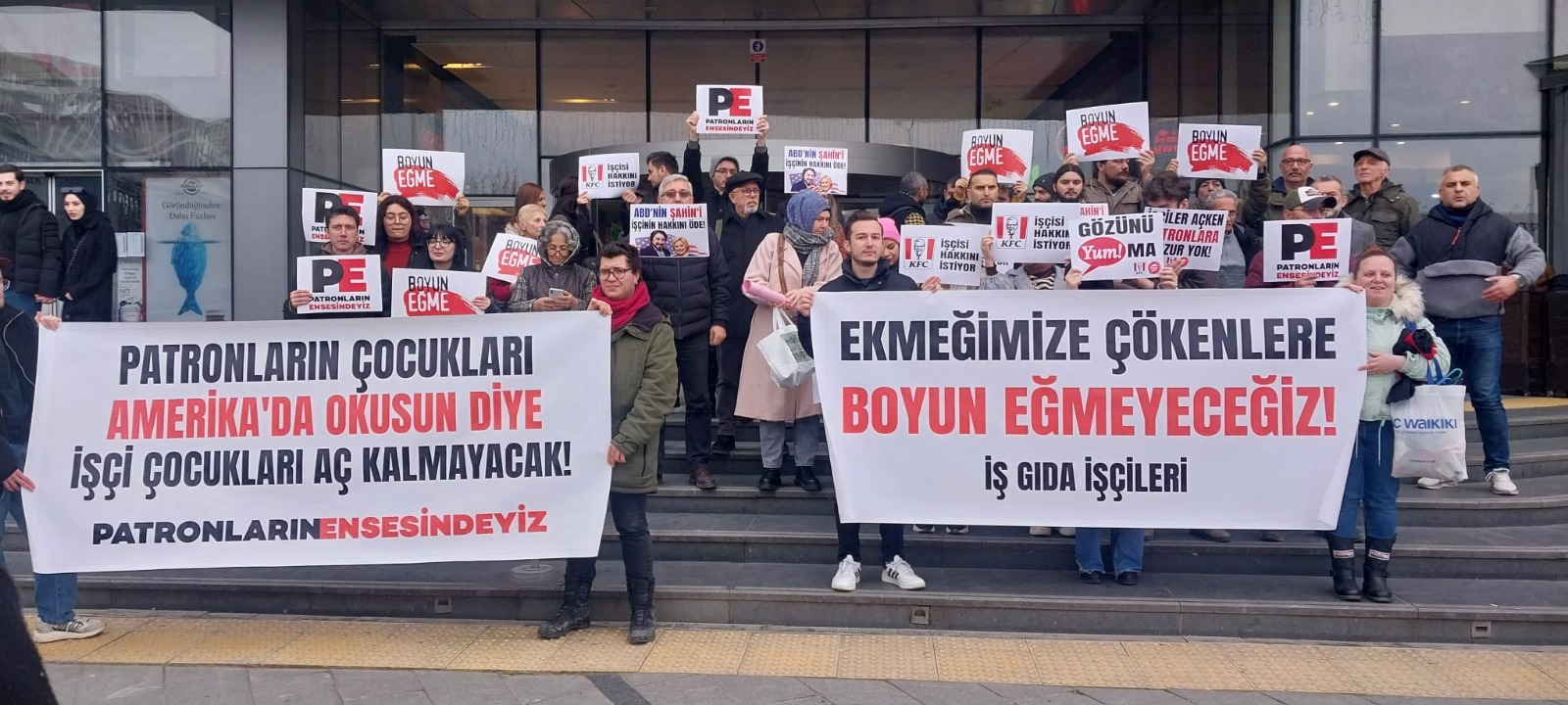 Samsun'da KFC ve Pizza Hut işçileri eylemde