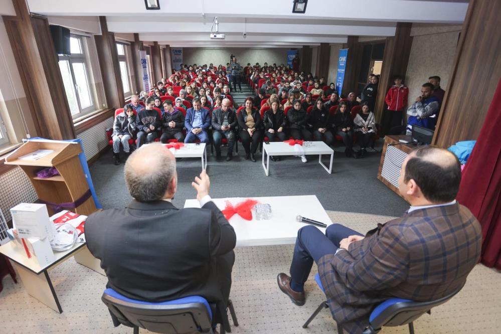 İbrahim Sandıkçı öğrencilerle buluşarak talep ve önerilerini dinledi