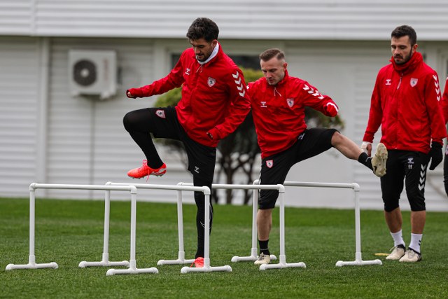 Samsunspor Rizespor maçına ısınıyor