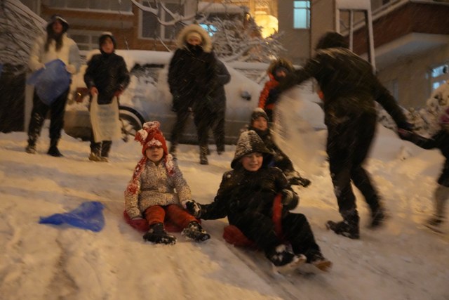 Samsun kar atında kaldı! Soğuk hava dondurdu