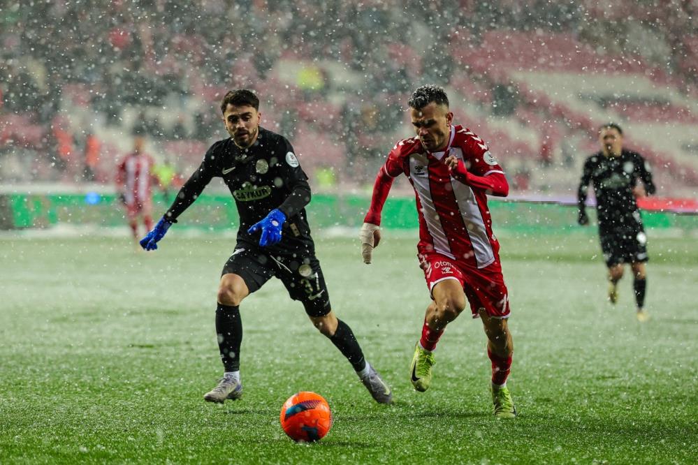Samsunspor Rizespor'a 2-0 öne geçtiği maçı kaybetti