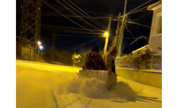 Samsun'da koltukla karda kayak yaptılar