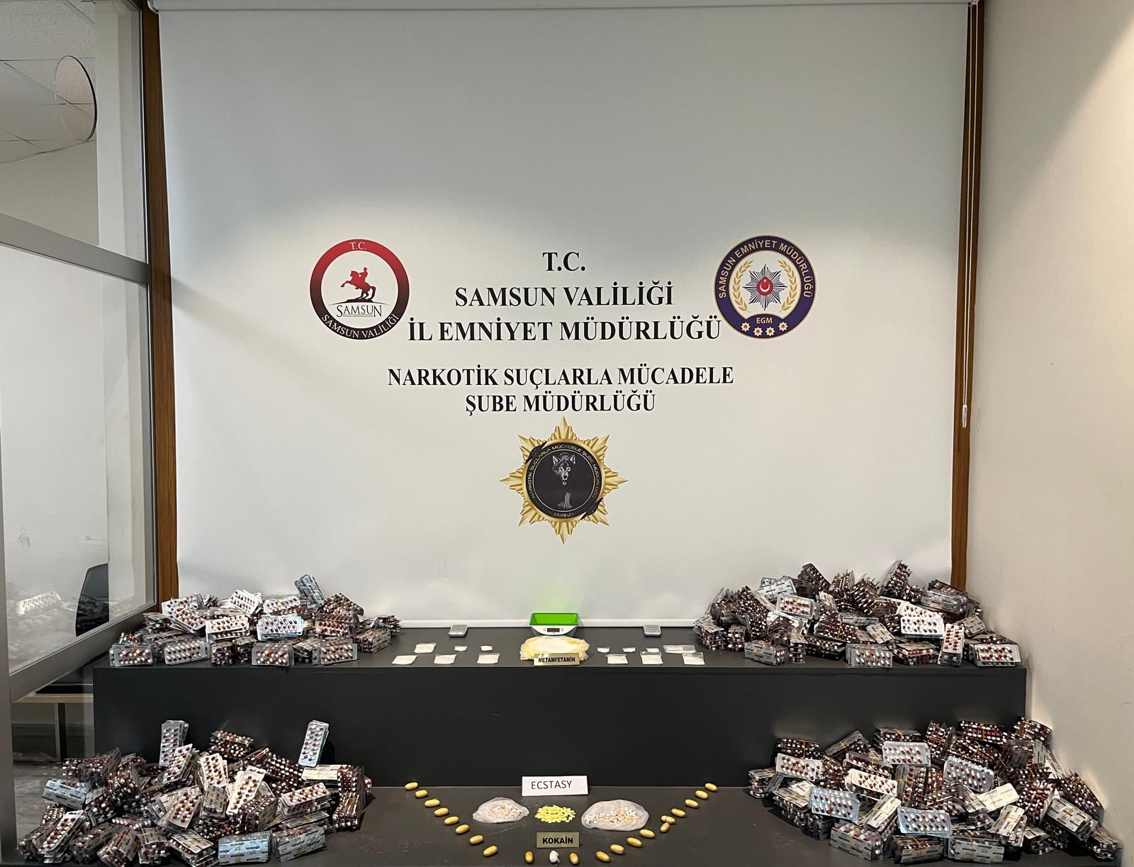 Samsun'da uyuşturucu saklamak için 3 ev kiraladı ama yakayı ele verdi