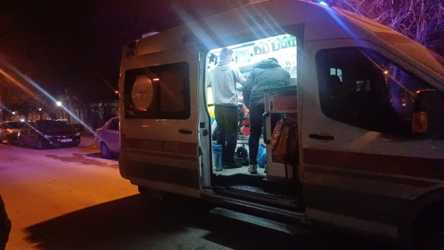 Derbi maçı izleyenler arasında bıçaklı kavga