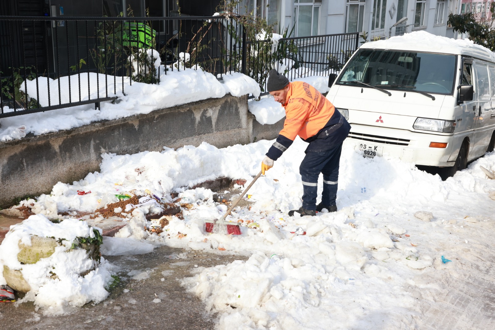 Samsun İlkadım Belediyesinden yoğun kar yağışına rağmen aktif çalışma!