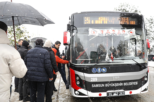 Samsun'da Büyükşehir'den kara rağmen kesintisiz ulaşım