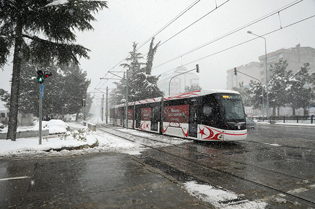 Samsun'da Büyükşehir'den kara rağmen kesintisiz ulaşım