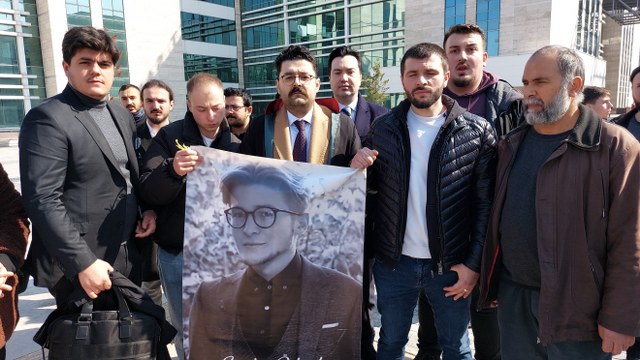 Samsun'da kırmızı ışık ihlali kurbanı olan gençlerin aileleri adalet istedi