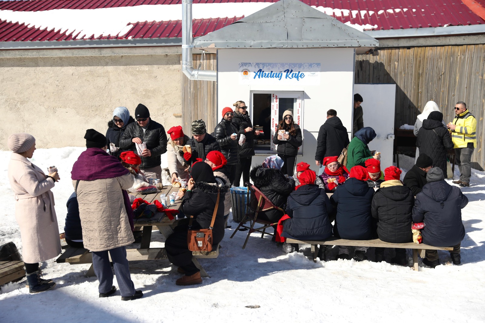 Samsun’da özel gereksinimli bireylere kar keyfi