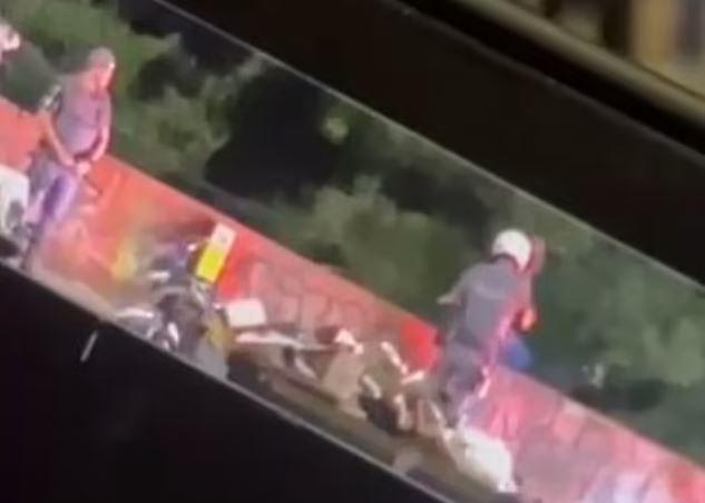 Polis memuru motosiklet sürücüsünü köprüden attı!