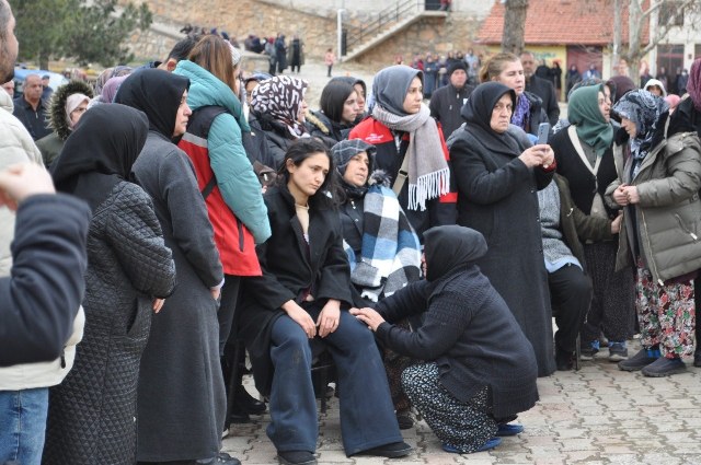 Arkadaşının silahıyla kendini vurmuştu! Uzman çavuş Emre Kula, toprağa verildi