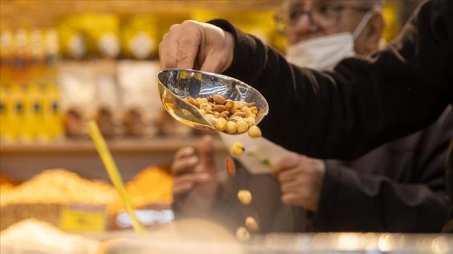 Genç kalmak isteyenler bu 5 besini mutlaka tüketin!