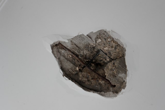 Bir anda büyük bir gürültü koptu! Apartmana düşen yıldırım korkuttu