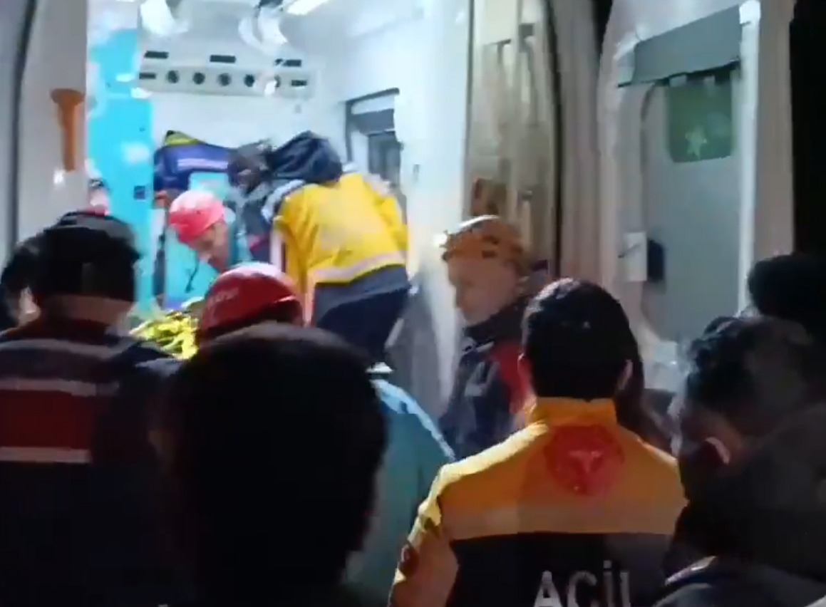 Sinop'ta heyelan: Üç ev yıkıldı