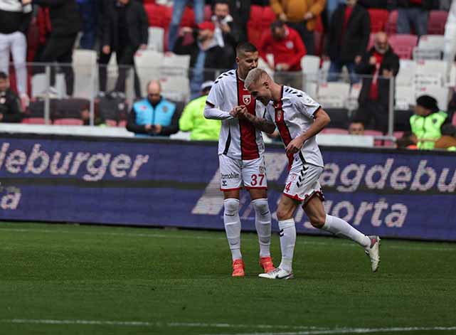 Samsunspor ceza sahası dışından gol yemiyor! Adana Demirspor uzaktan atıyor