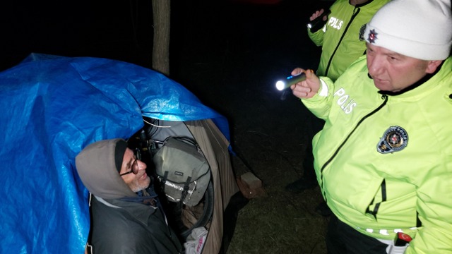 Parası olmadığı için Rize'den Balıkesir'e bisikletle giden şahıs Samsun'da donmaktan son anda kurtarıldı