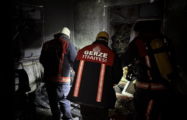 Müstakil evde yangın çıktı! 3 kişi yaralandı