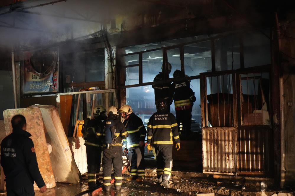 Samsun'da mobilya imalathanesinde yangın çıktı