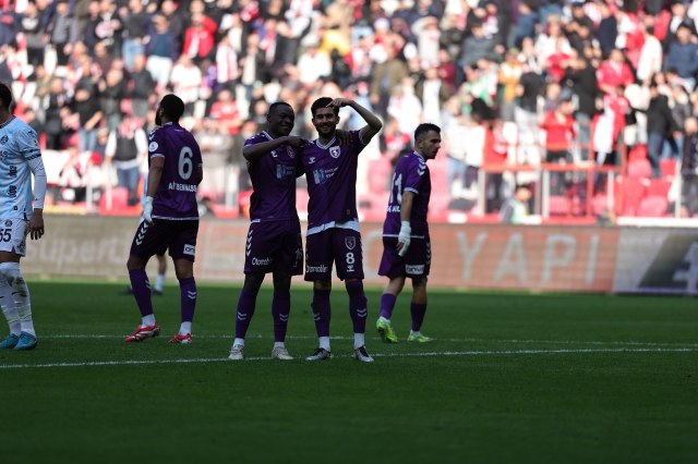 Soner Aydoğdu Adana Demirspor'a 2 maçta 3 gol 1 asist yaptı