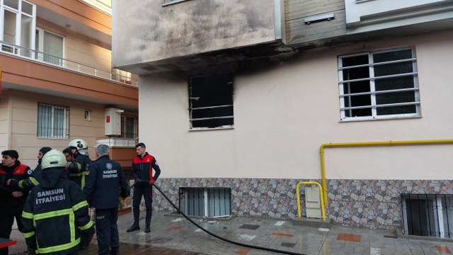 Samsun'da 4 yaşındaki çocuk çakmakla oynarken evi yaktı!