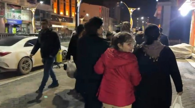 Irak'taki deprem Hakkari'de de hissedildi! Vatandaşlar sokağa döküldü, camiler anons yaptı