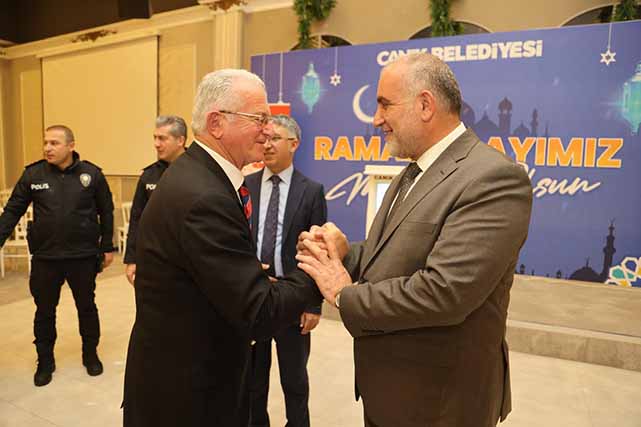 Başkan İbrahim Sandıkçı şehit ve gazi aileleriyle iftarda buluştu