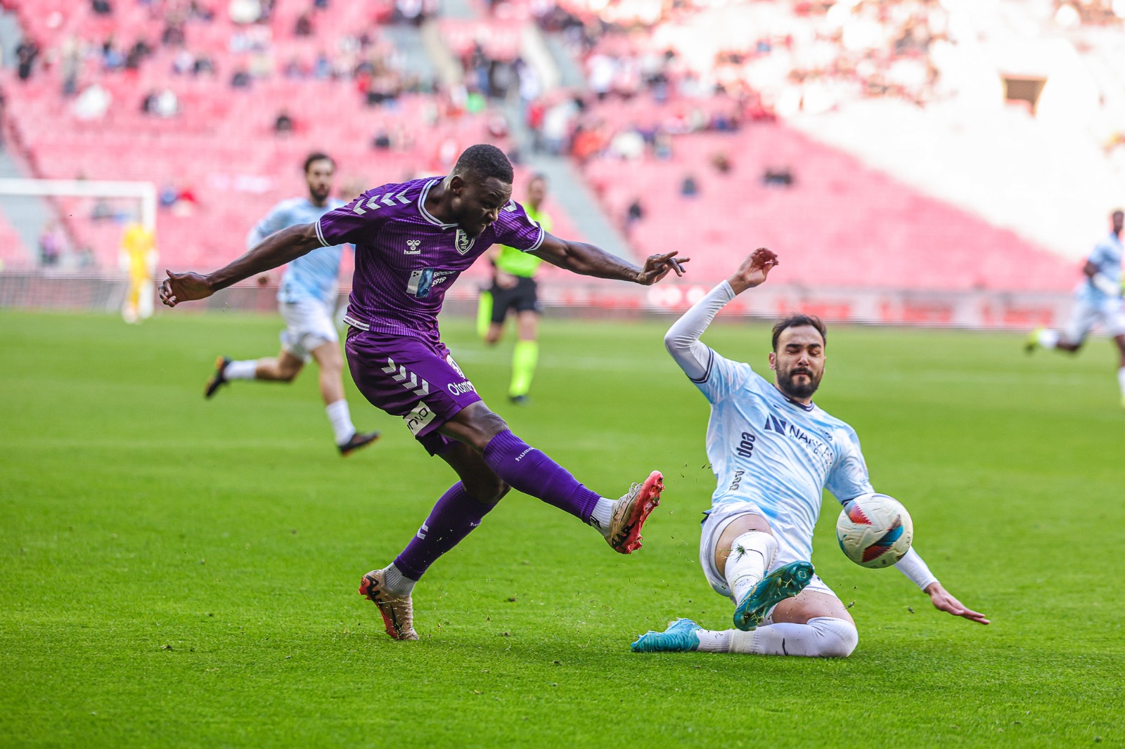 Süper Lig'de ceza sahasında en fazla topla buluşan santrafor Marius Mouandilmadji